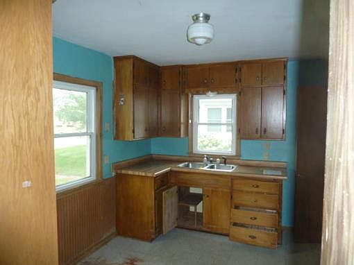 3rd image of 606 S Miller Ave