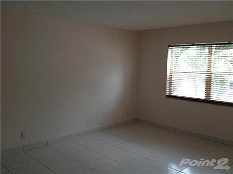 4th image of 401 Golden Isles Dr APT 202