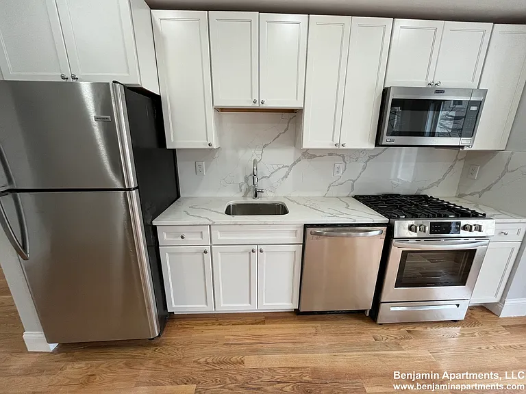 372 Oxford St #12 — Photo 2