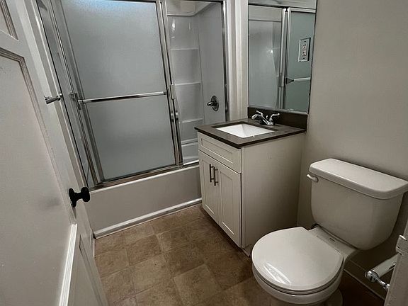 3rd image of 328 N Louise St #9