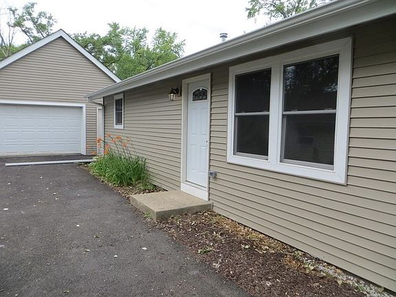 3rd image of 425 Blackhawk Ave