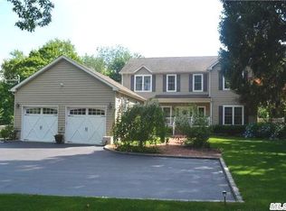 853 Park Ave, Huntington, NY 11743