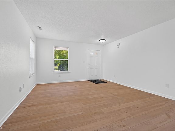 4th image of 17902 Sanibel Cir
