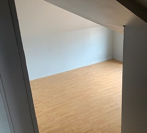 3rd image of 364 Bruce Ave #3