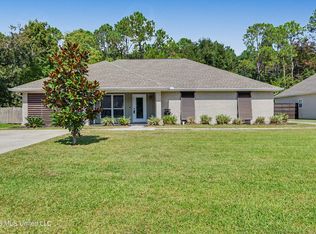 217 Henley Pl, Bay Saint Louis, MS 39520