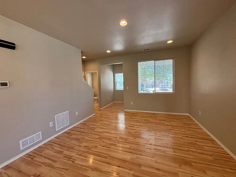 1902 Winamac Dr — Photo 5