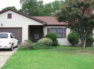 1 Ray Cir, Hampton, VA 23669
