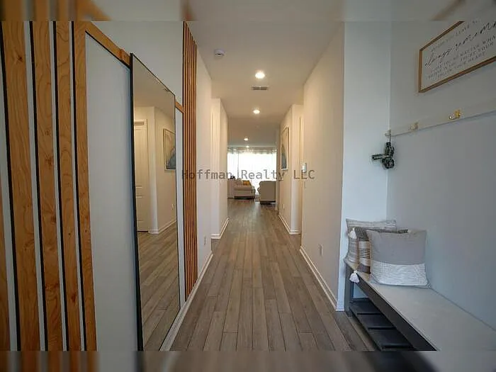 5 bed, 4.0 bath, 2890 sqft, $2,700 — Photo 3