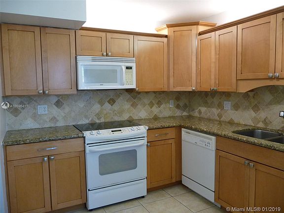 3rd image of 16172 Laurel Dr #202