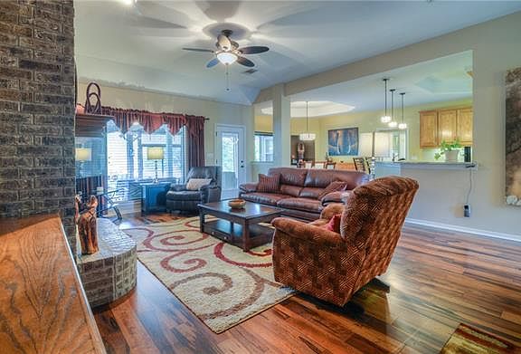 3rd image of 3012 Fountainwood Dr