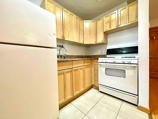 Rented by Astoria Realty | media 11