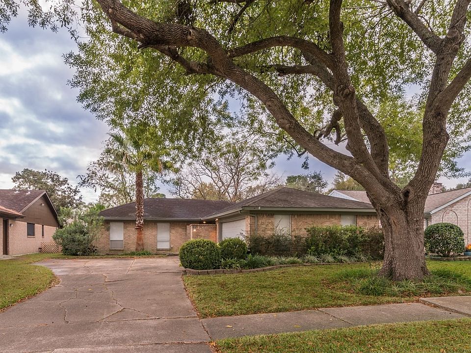 1st image of 16434 Havenhurst Dr