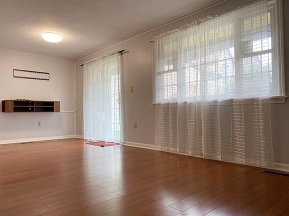 4th image of 46 Kennedy Dr Unit 46