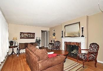 4th image of 715 Cranbrook Dr