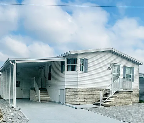 2305 Bay Dr Photo 1