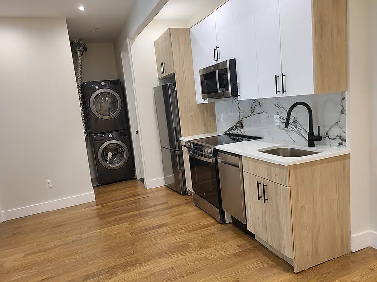 257 N 7th St #4R — Photo 3