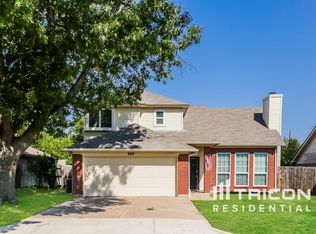 809 Waggoman Rd, Blue Mound, TX 76131