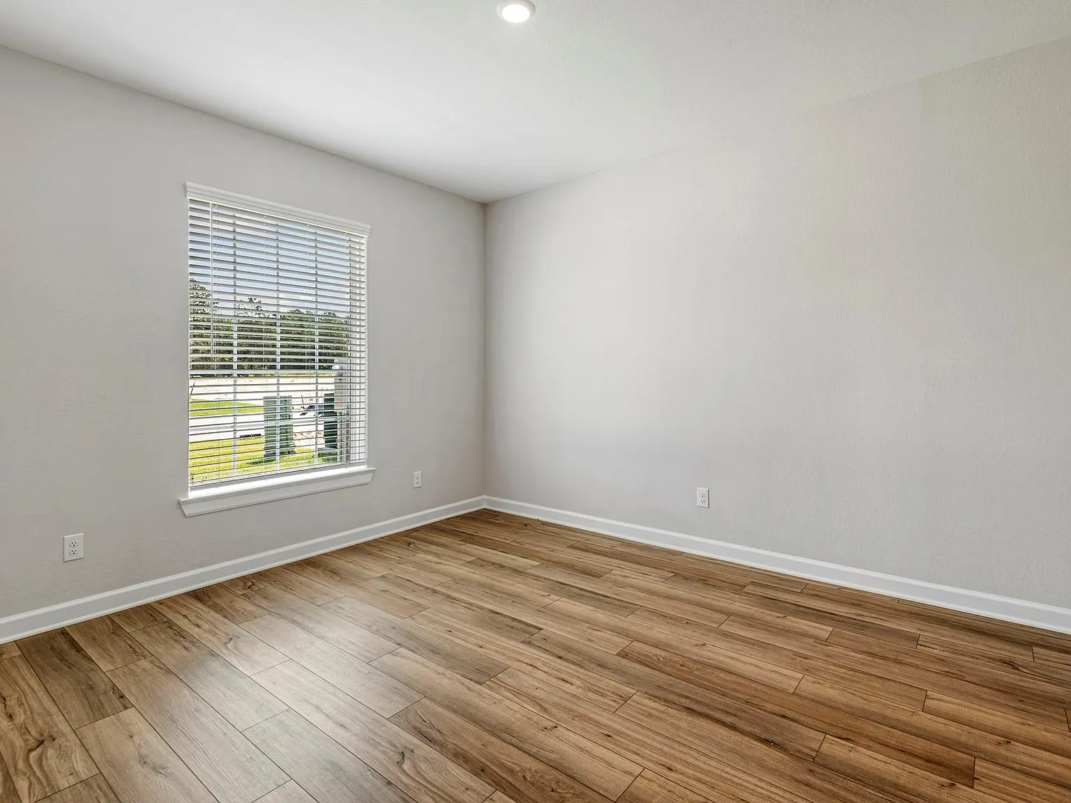 3 bed, 2.0 bath, 1847 sqft, $2,195 — Photo 4