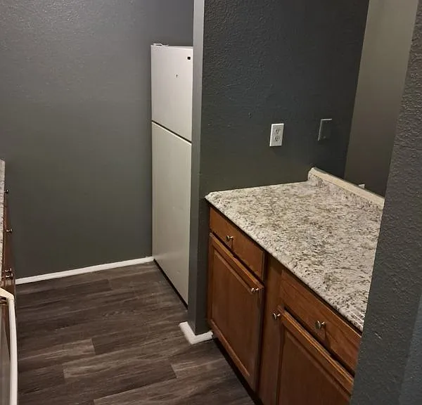 1425 N Yosemite St #12 — Photo 3