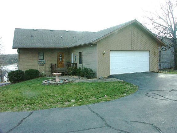 2nd image of 201 Lakefront Cir