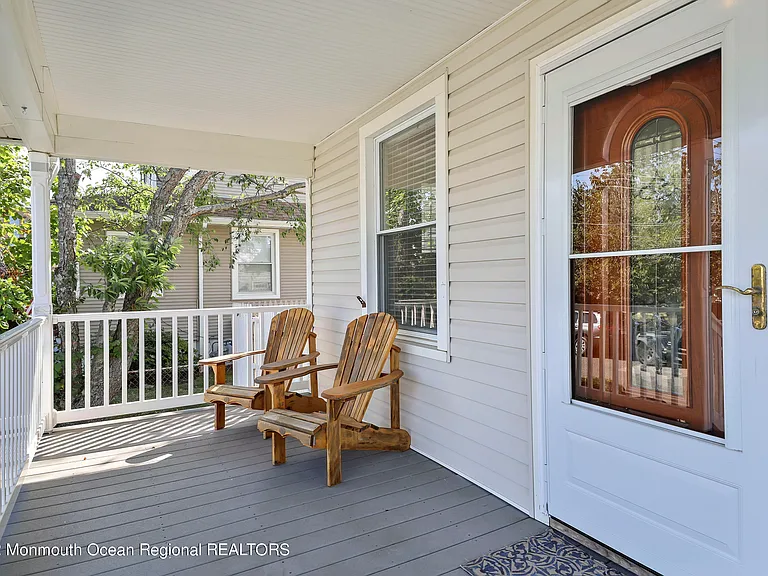 8 Arthur Ave — Photo 3