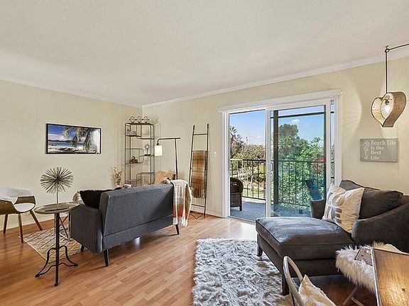 4th image of 460 Golden Ave Unit 427