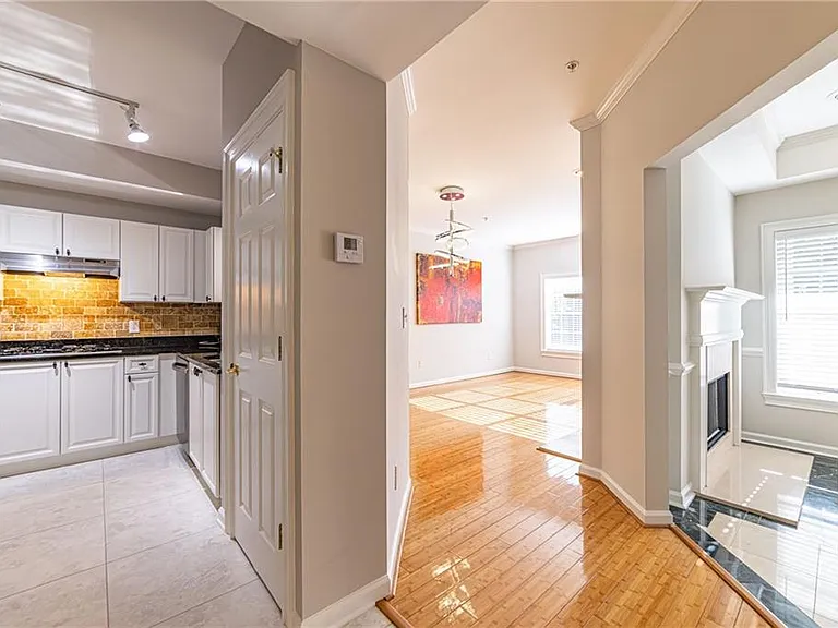 3275 Lenox Rd NE #214 — Photo 3