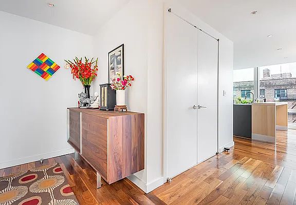 5th image of 166 W 18th St APT 6C