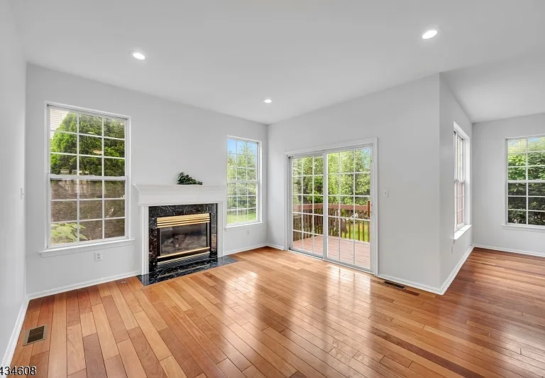 63 Albert Ct — Photo 9