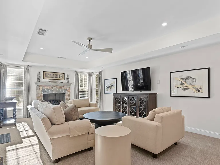 102 N Cove Dr — Photo 30