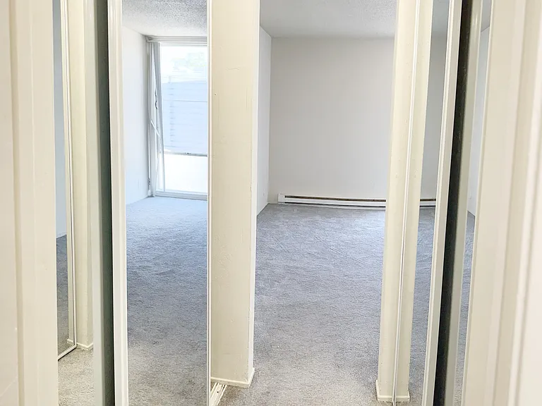 Otis Terrace Apartments — Photo 13