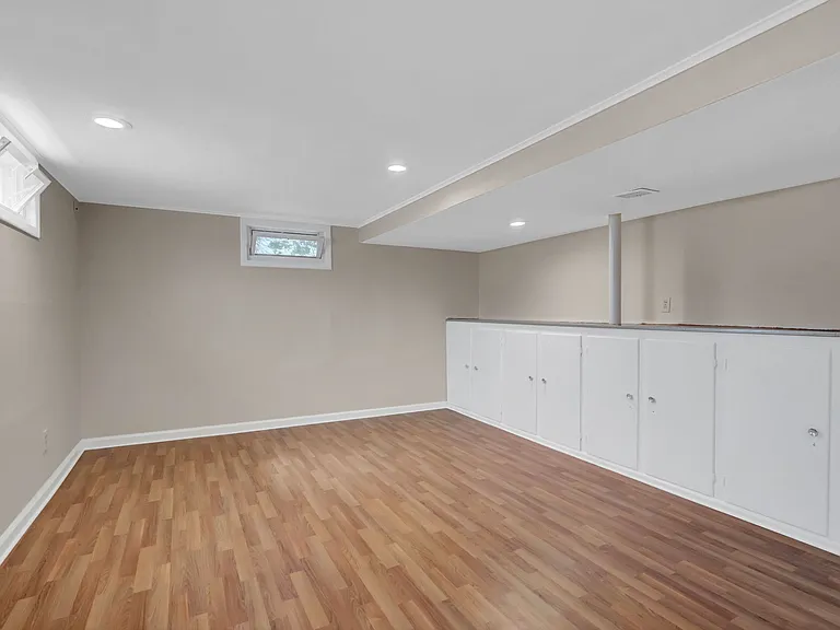 19 Edi Ave — Photo 12