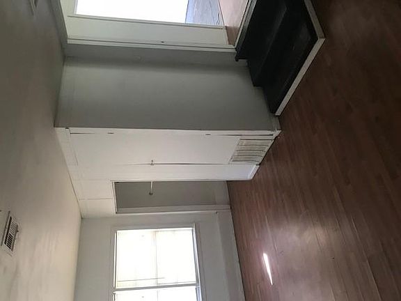 3rd image of 2704 NW 19th St