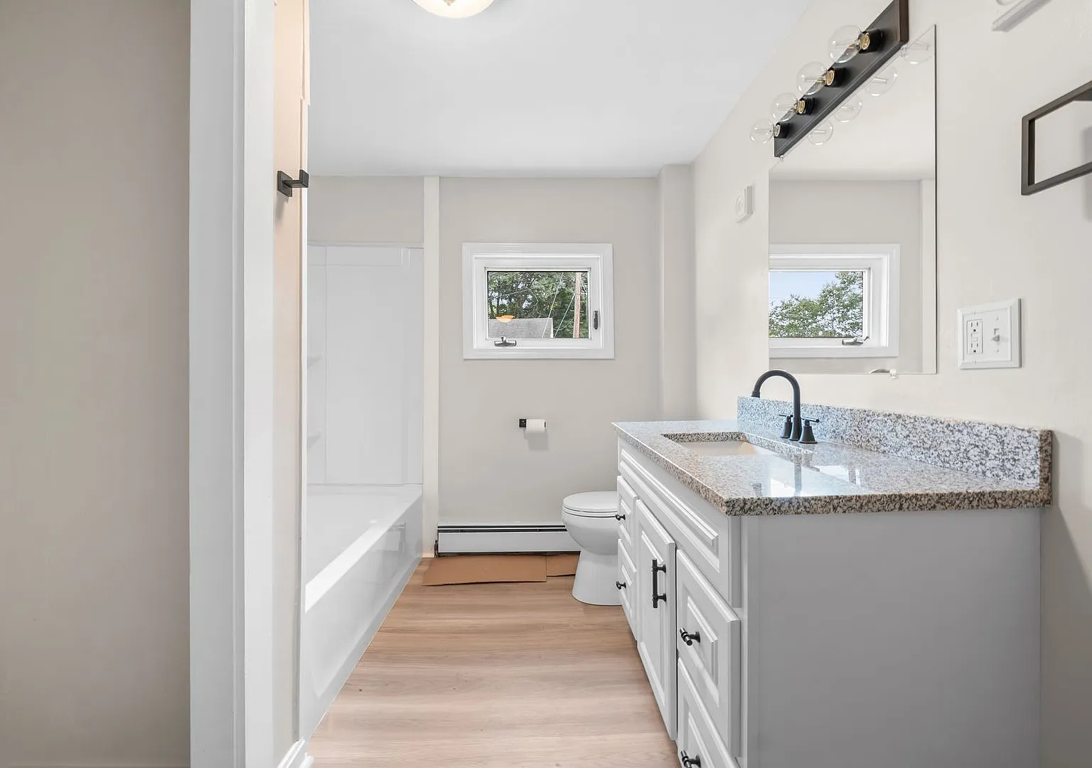 Newly Remodeled 3 Bedroom 1 Bathroom in Salem NH! — Photo 4