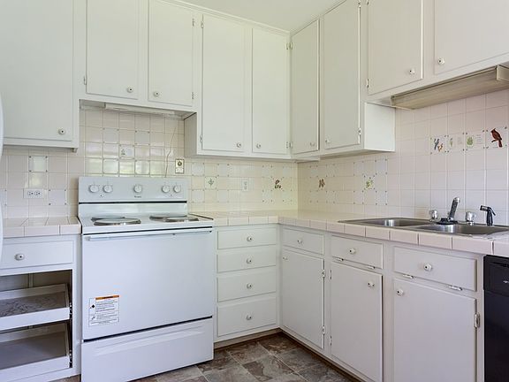 2nd image of 1036 Chestnut Dr