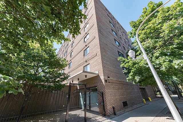 1st image of 607 W Wrightwood Ave APT 706