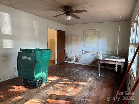 4th image of 112 Greenwood Ave