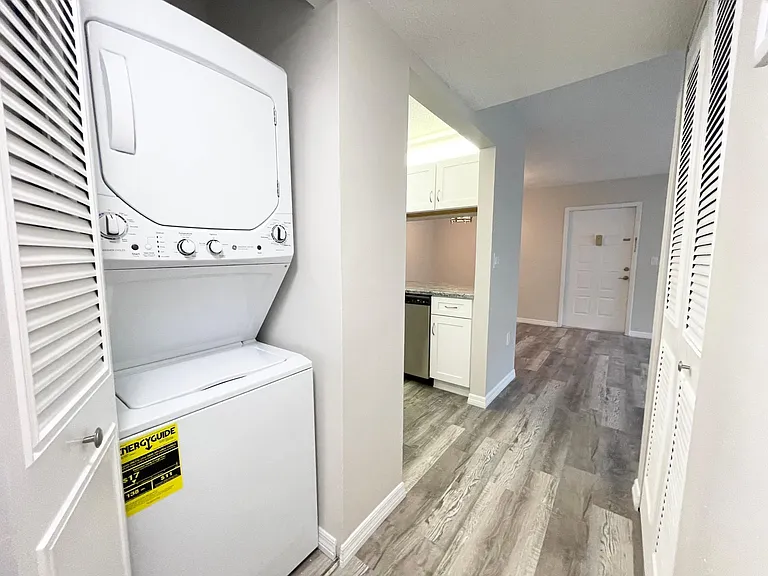 1182 Pine Ridge Cir W — Photo 19