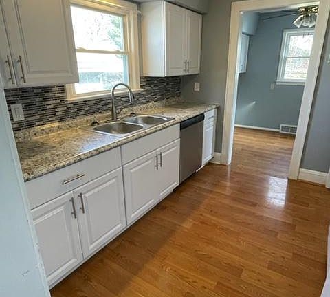 3rd image of 665 Sanford Ave