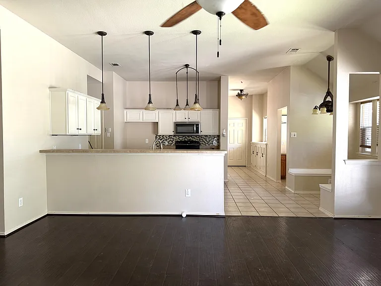 2406 Hillside Dr — Photo 7