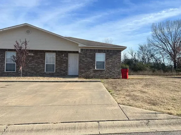 101 Eastgate Dr APT B, Morrilton, AR 72110