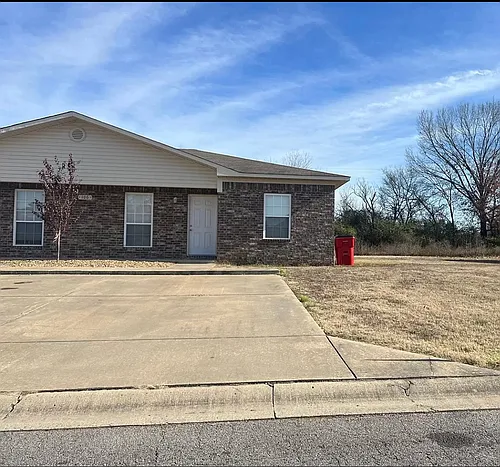 101 Eastgate Dr #B Photo 1