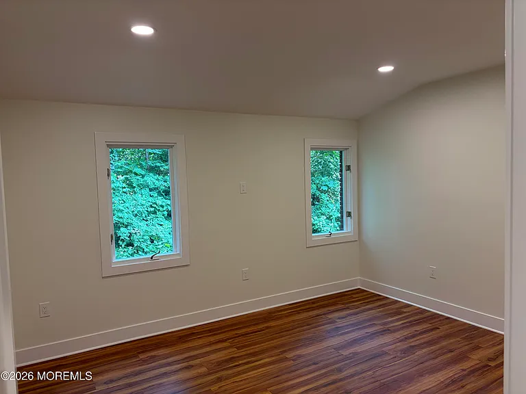 13 Martha Blvd — Photo 17