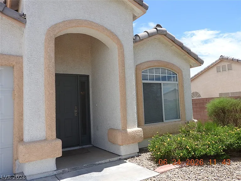 4916 Corsica Island St — Photo 2