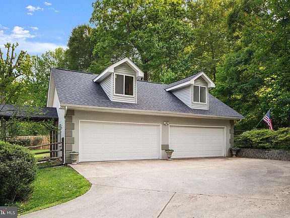 2nd image of 3042 Cedar Ln