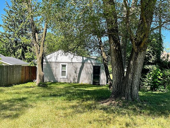 2nd image of 1014 Oakland St
