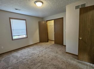201 Country Villa Ln, Saint Robert, MO 65584