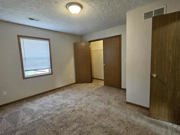 201 Country Villa Ln, Saint Robert, MO 65584