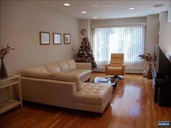 3rd image of 795 Fairview Ln #C0795