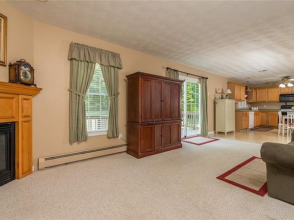 4th image of 51 Whitney Ln
